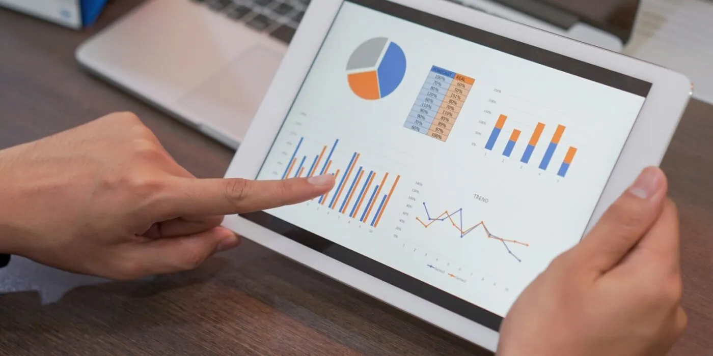 close up freelance man hand using by pointing on tablet screen