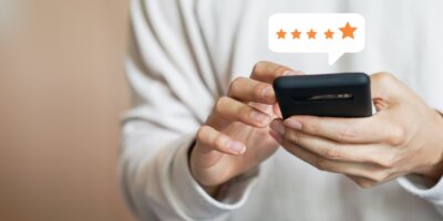 close-up-on-customer-man-hand-pressing-on-smartphone-screen-with-gold-picture-id1186604384