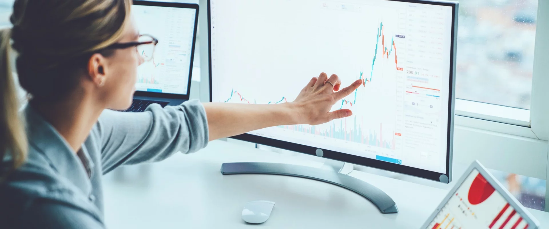 Business woman studying financial market on computer screen